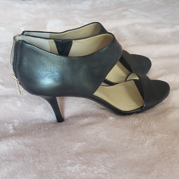 Ann Taylor black leather heeled sandals - Picture 2 of 6